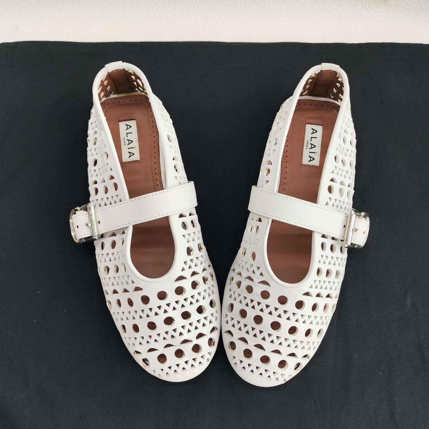 Alaia Alaia White Laser-Cut Flat Shoes Size 38 Size US 8 / IT 38 - 9 Thumbnail