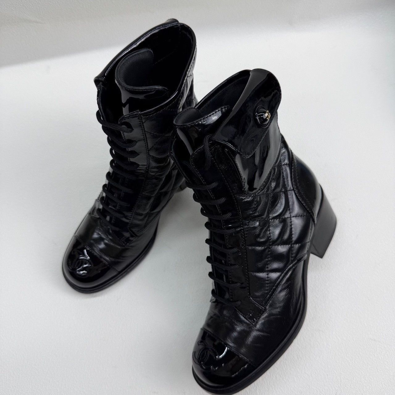 Chanel Chanel Quilted Patent Leather Lace-Up Boots Size 35.5 Size US 5.5 / IT 35.5 - 9 Thumbnail