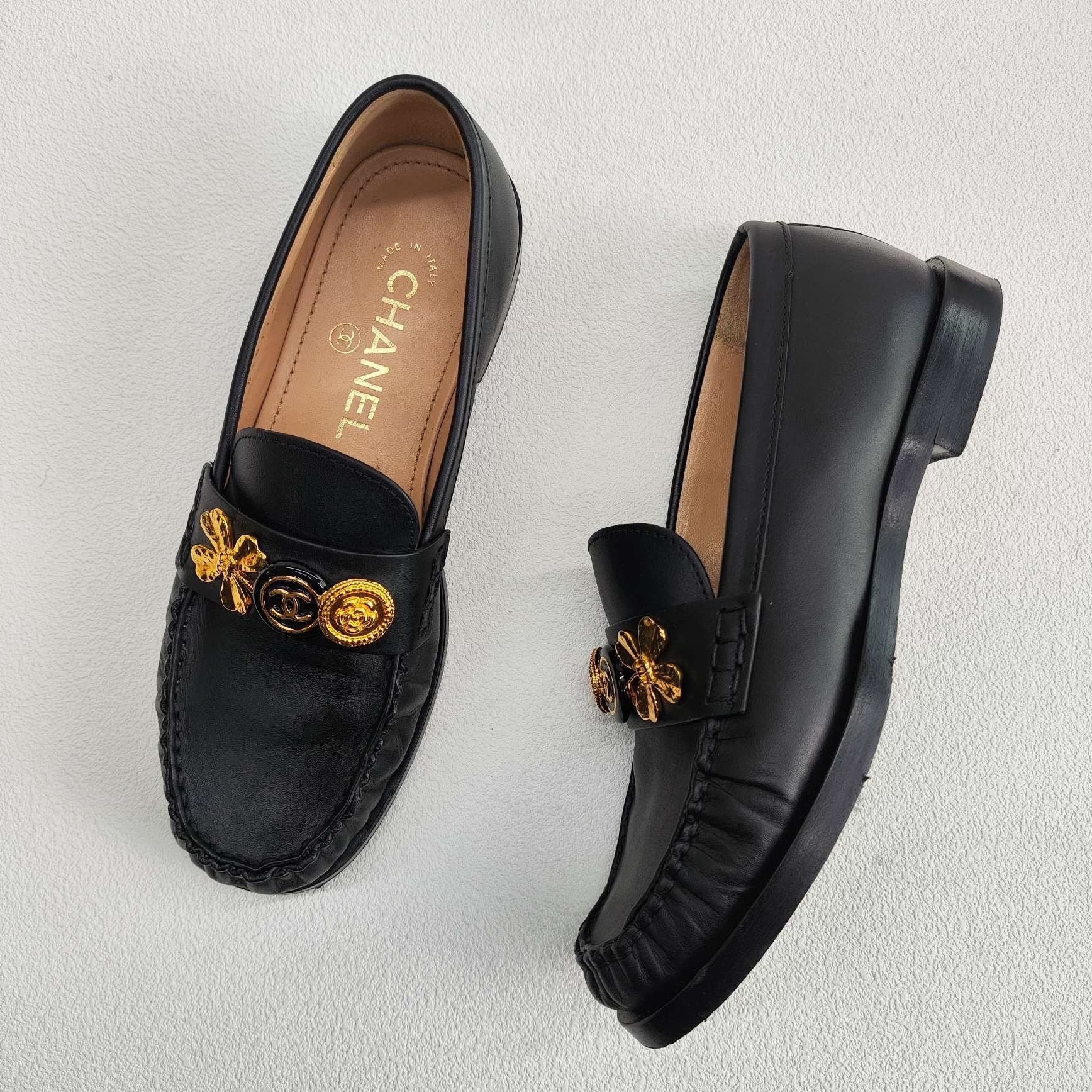 Chanel Chanel Gold Logo Loafers Size 35 Size US 5 / IT 35 - 9 Thumbnail