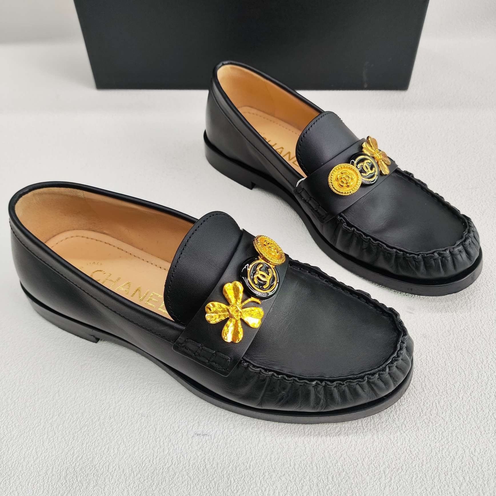 Chanel Chanel Gold Logo Loafers Size 35 Size US 5 / IT 35 - 4 Thumbnail