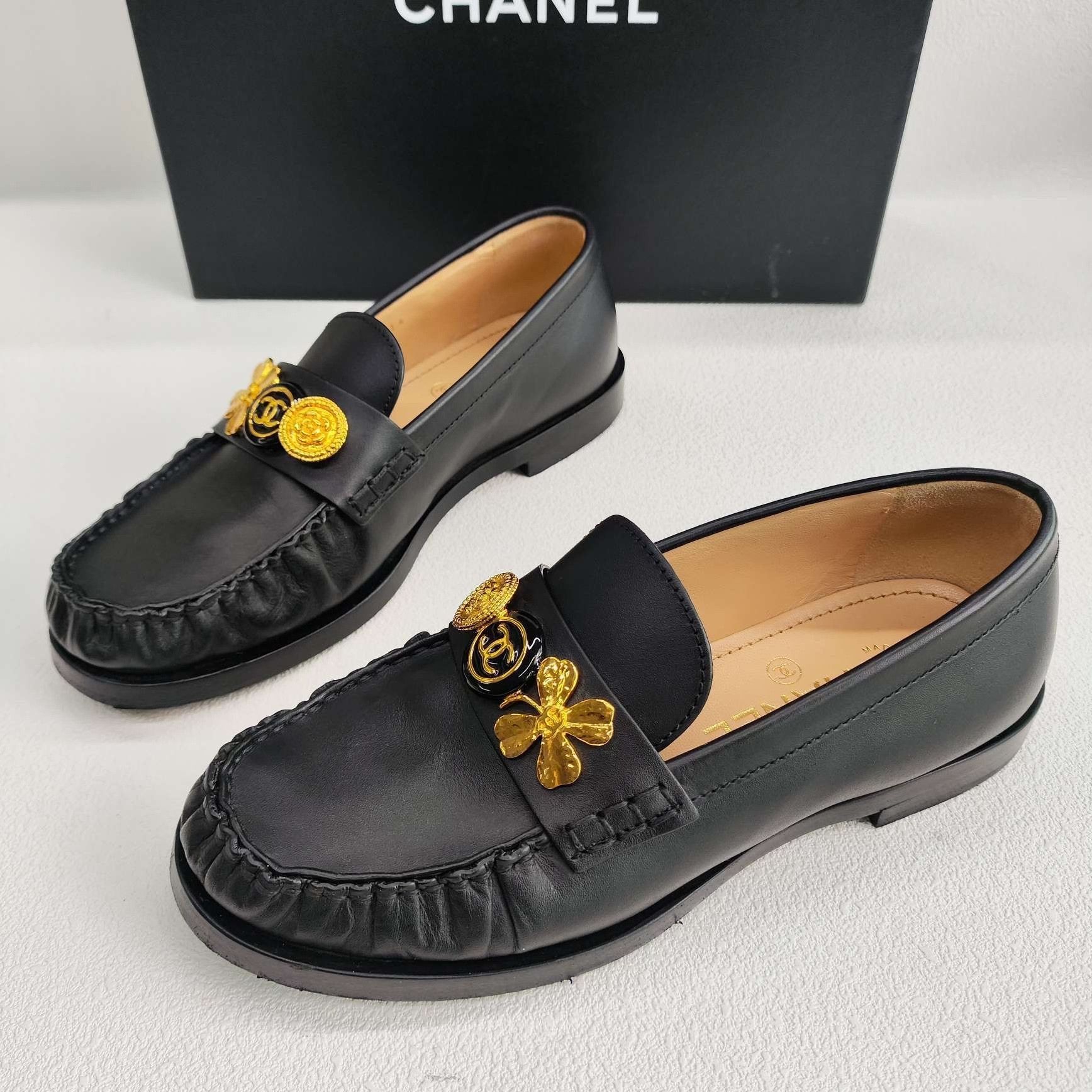 Chanel Chanel Gold Logo Loafers Size 35 Size US 5 / IT 35 - 2 Thumbnail