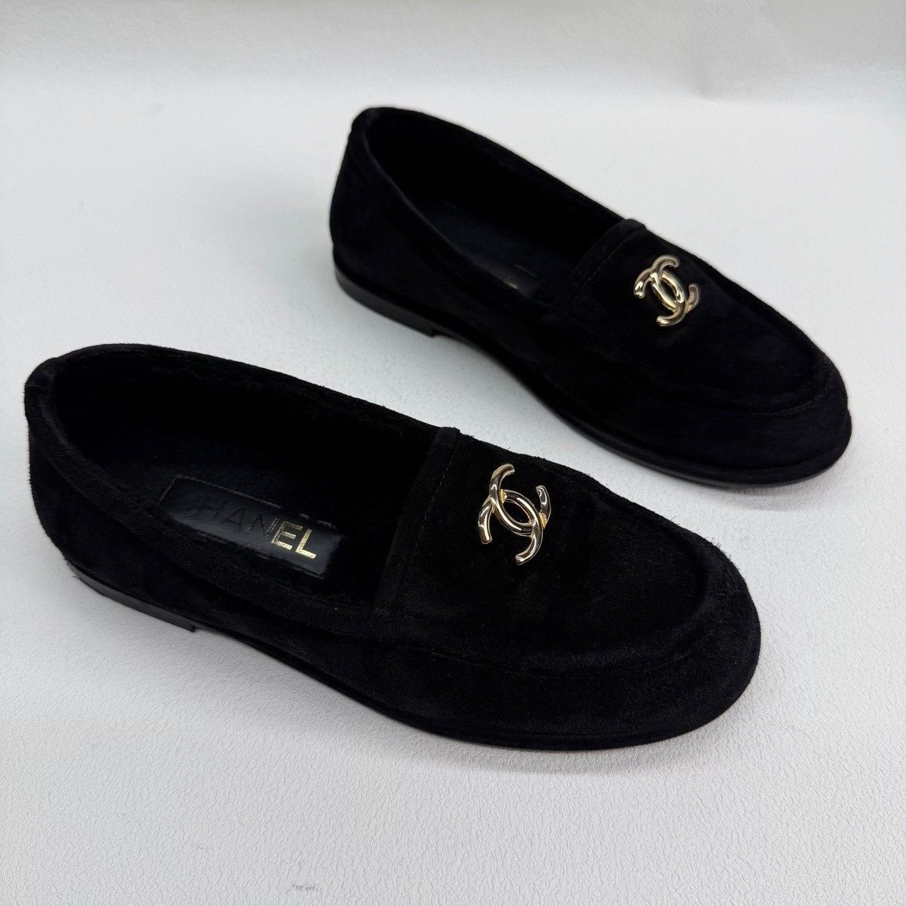 Chanel Chanel Suede CC Loafers Size 36.5 Size US 6.5 / IT 36.5 - 4 Thumbnail