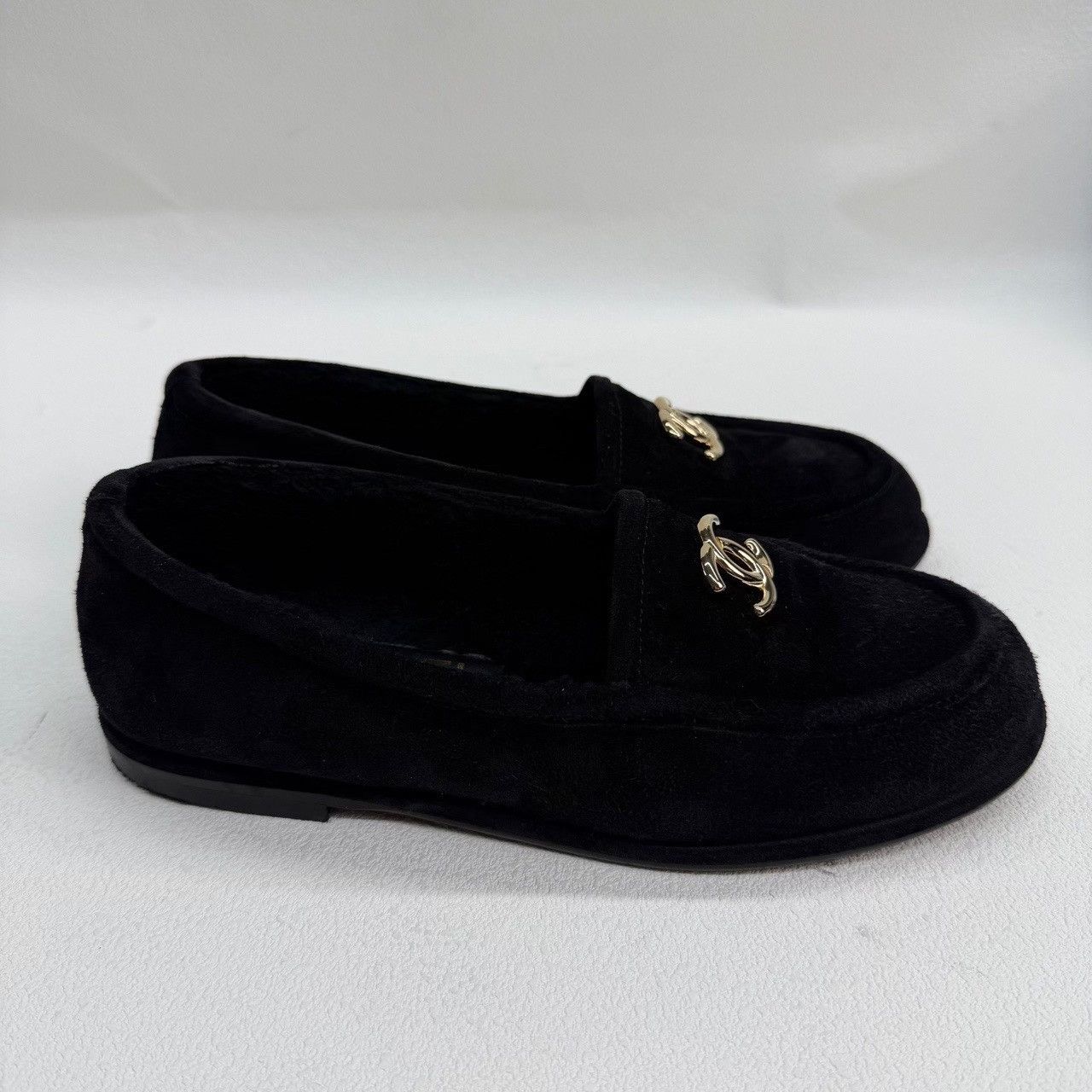 Chanel Chanel Suede CC Loafers Size 36.5 Size US 6.5 / IT 36.5 - 5 Thumbnail