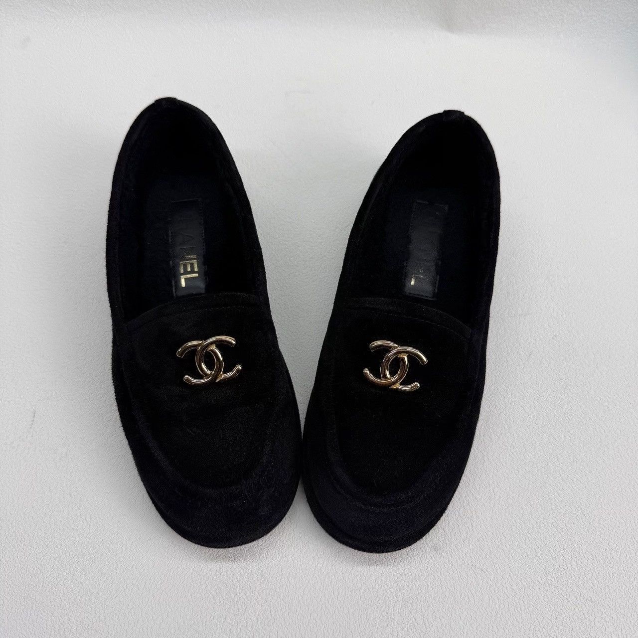 Chanel Chanel Suede CC Loafers Size 36.5 Size US 6.5 / IT 36.5 - 10 Thumbnail