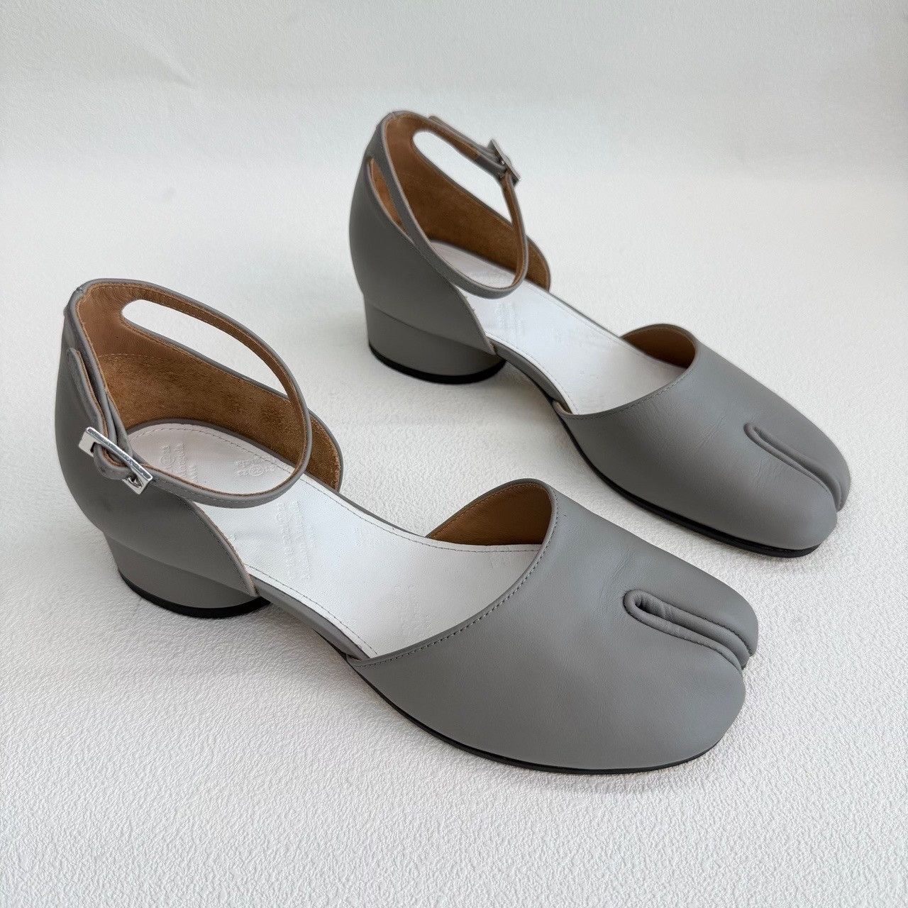 Maison Margiela Maison Margiela Tabi Grey Strap Heels Size 36 Size US 6 / IT 36 - 4 Thumbnail