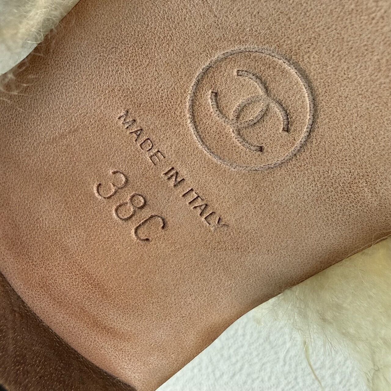 Chanel Chanel White Furry Mules Size 38 Size US 8 / IT 38 - 9 Thumbnail