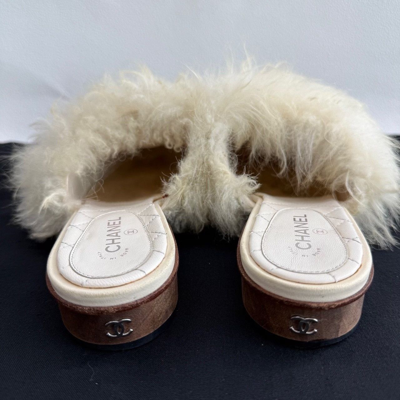 Chanel Chanel White Furry Mules Size 38 Size US 8 / IT 38 - 6 Thumbnail