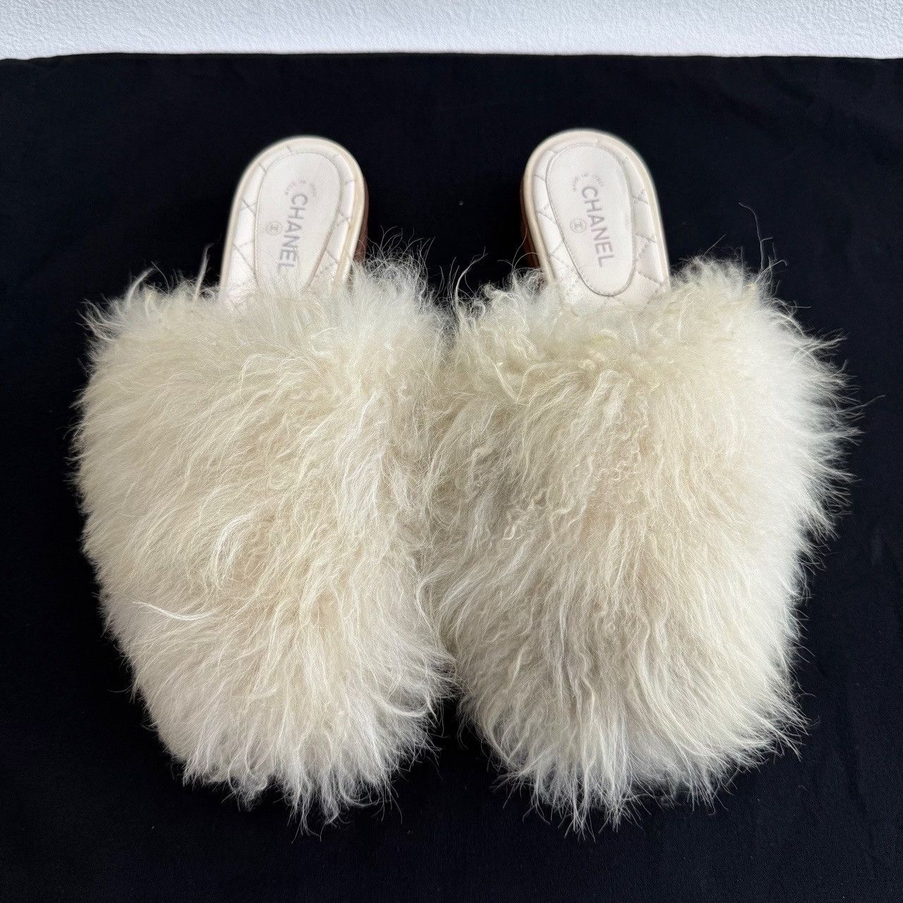 Chanel Chanel White Furry Mules Size 38 Size US 8 / IT 38 - 3 Thumbnail