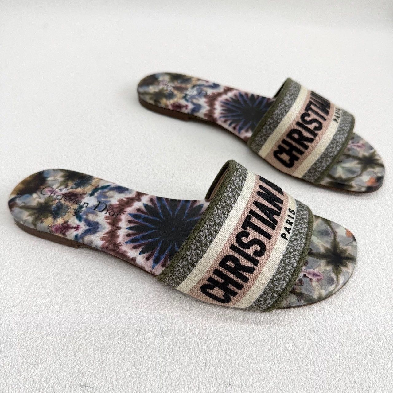 Dior Dior Tie-Dye Embroidered Slides Size 37 Size US 7 / IT 37 - 4 Thumbnail