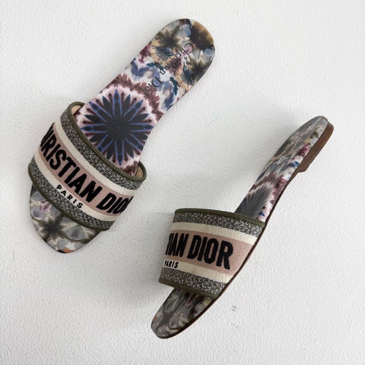 Dior Dior Tie-Dye Embroidered Slides Size 37 Size US 7 / IT 37 - 9 Thumbnail