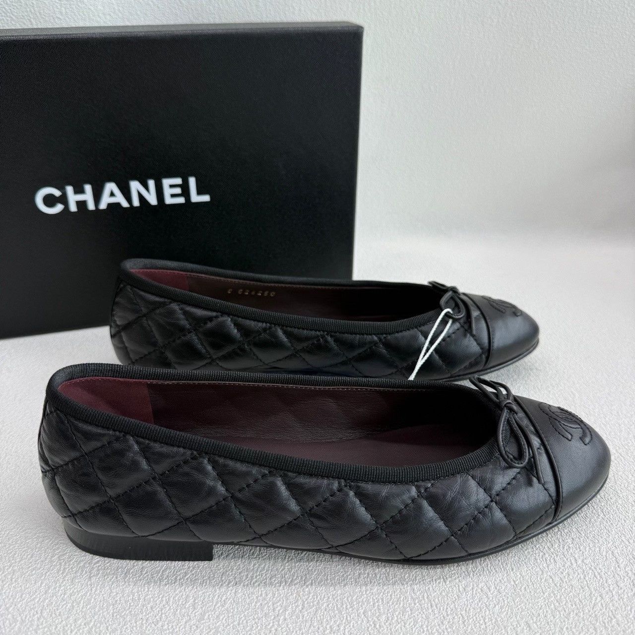 Chanel Chanel Quilted Bow Ballet Flats Size 36 Size US 6 / IT 36 - 6 Thumbnail