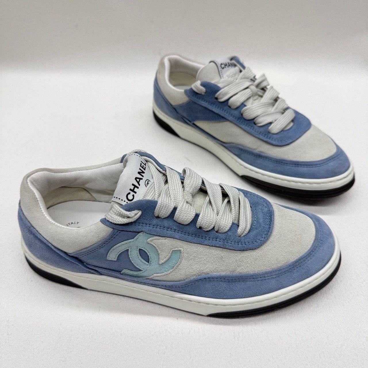 Chanel Chanel Blue Suede Low-Top Sneakers Size 37 Size US 7 / IT 37 - 4 Thumbnail