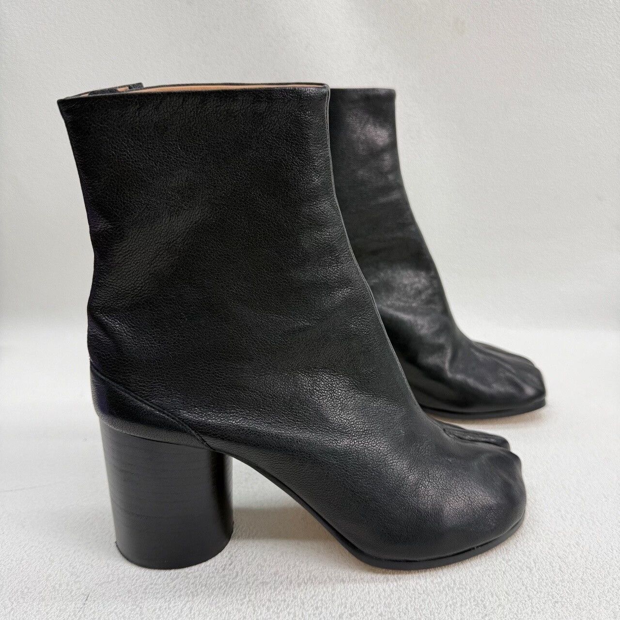 Maison Margiela Maison Margiela Black Leather Tabi Boots Size 35 Size US 5 / IT 35 - 5 Thumbnail
