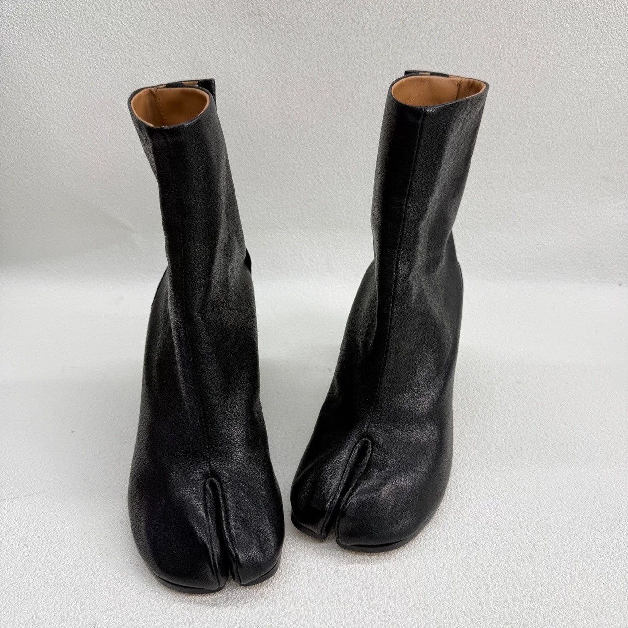 Maison Margiela Maison Margiela Black Leather Tabi Boots Size 35 Size US 5 / IT 35 - 10 Thumbnail