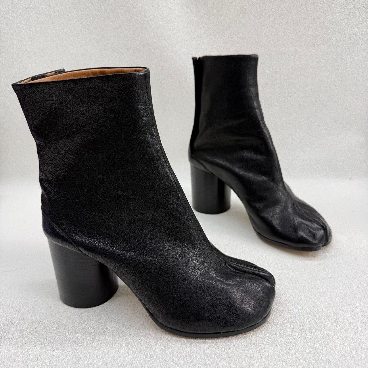 Maison Margiela Maison Margiela Black Leather Tabi Boots Size 35 Size US 5 / IT 35 - 4 Thumbnail