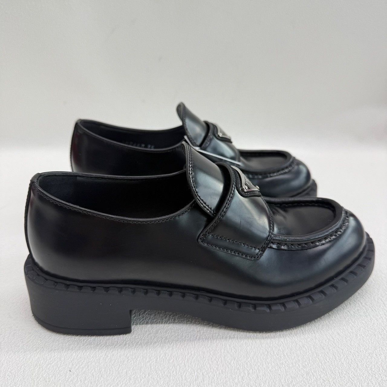 Prada Prada Triangle Logo Leather Loafers Size 35 Size US 5 / IT 35 - 5 Thumbnail