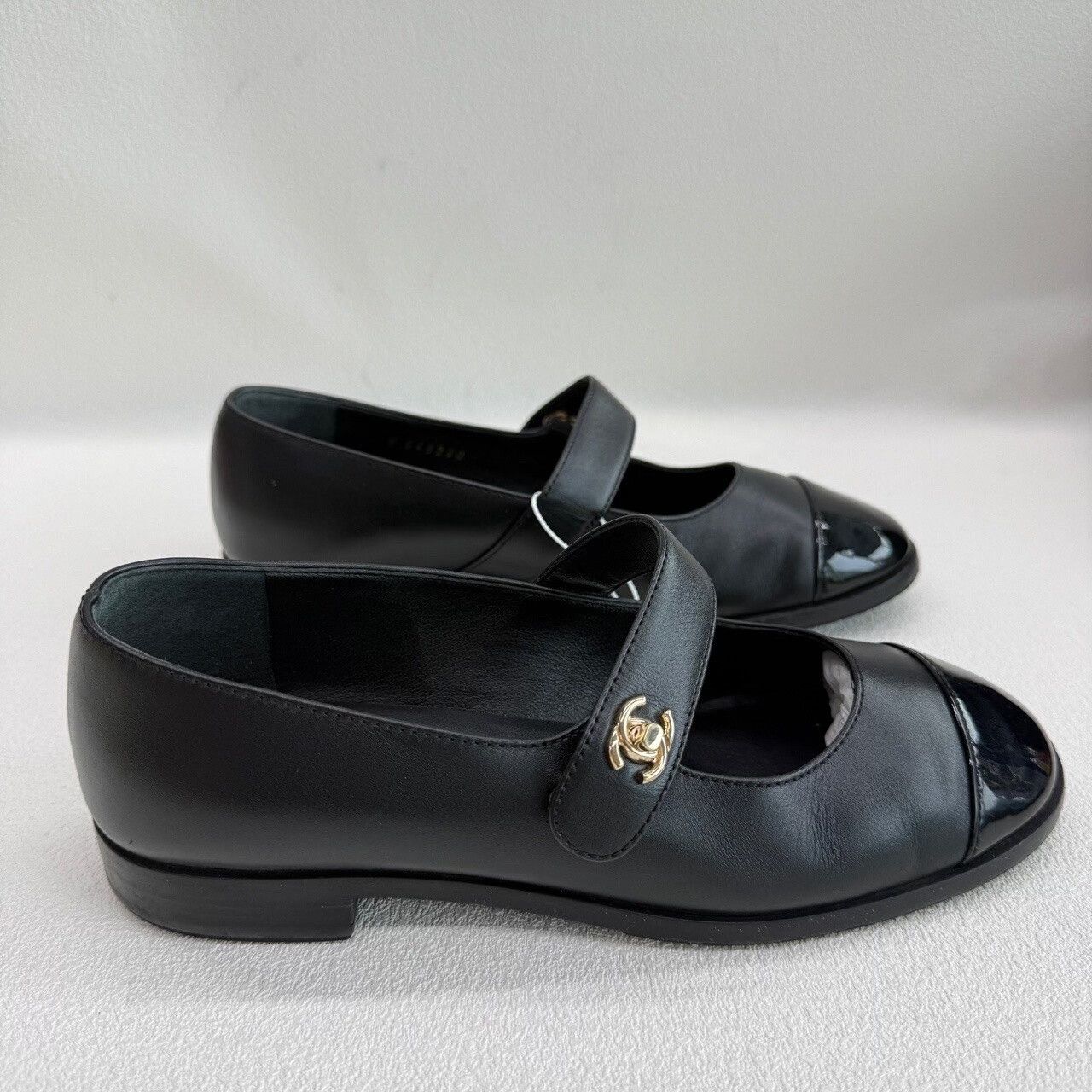 Chanel Chanel CC Logo Mary Jane Flats Black Size 36.5 Size US 6.5 / IT 36.5 - 5 Thumbnail