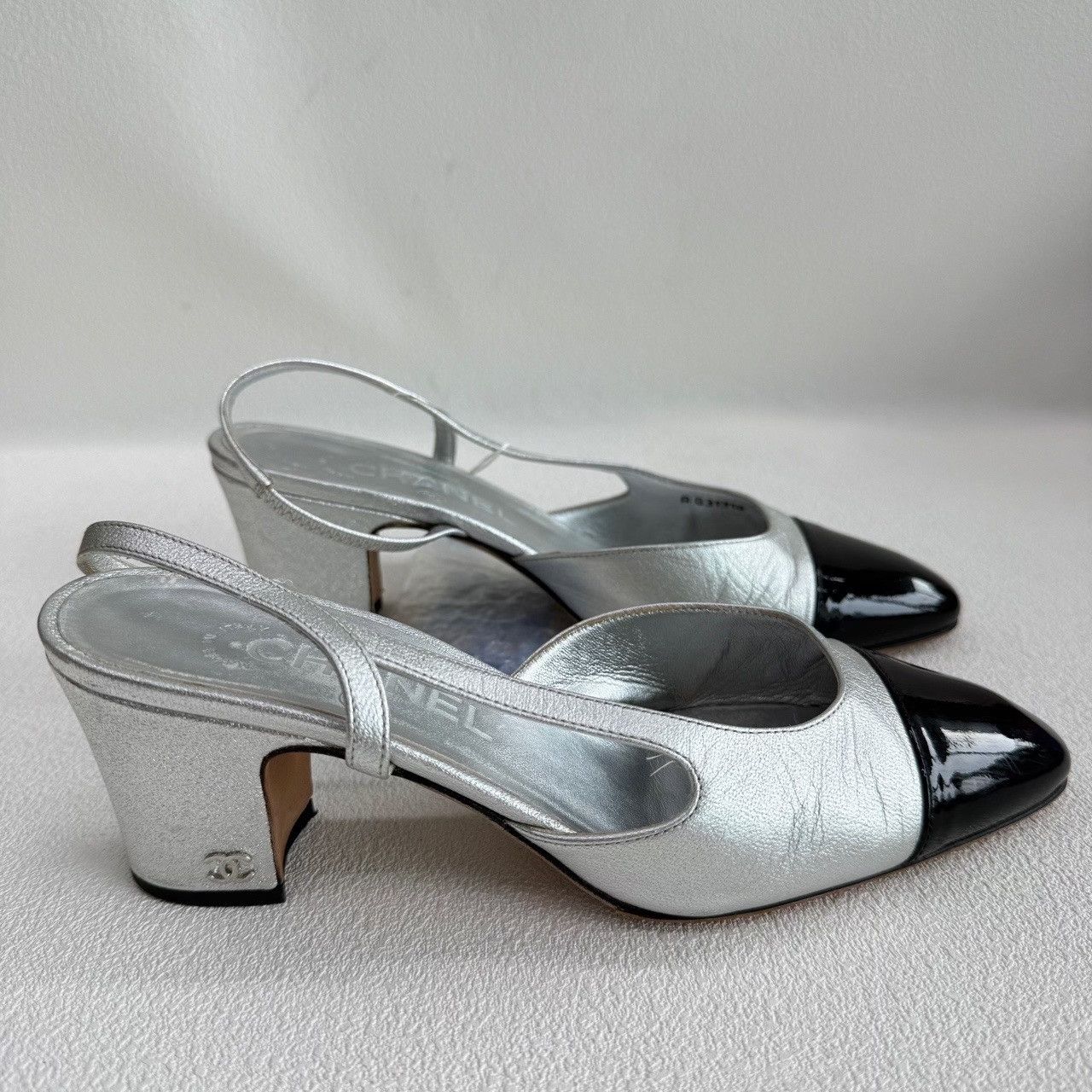 Chanel Chanel Silver Black Cap Toe Slingback Heels Size 36 Size US 6 / IT 36 - 5 Thumbnail