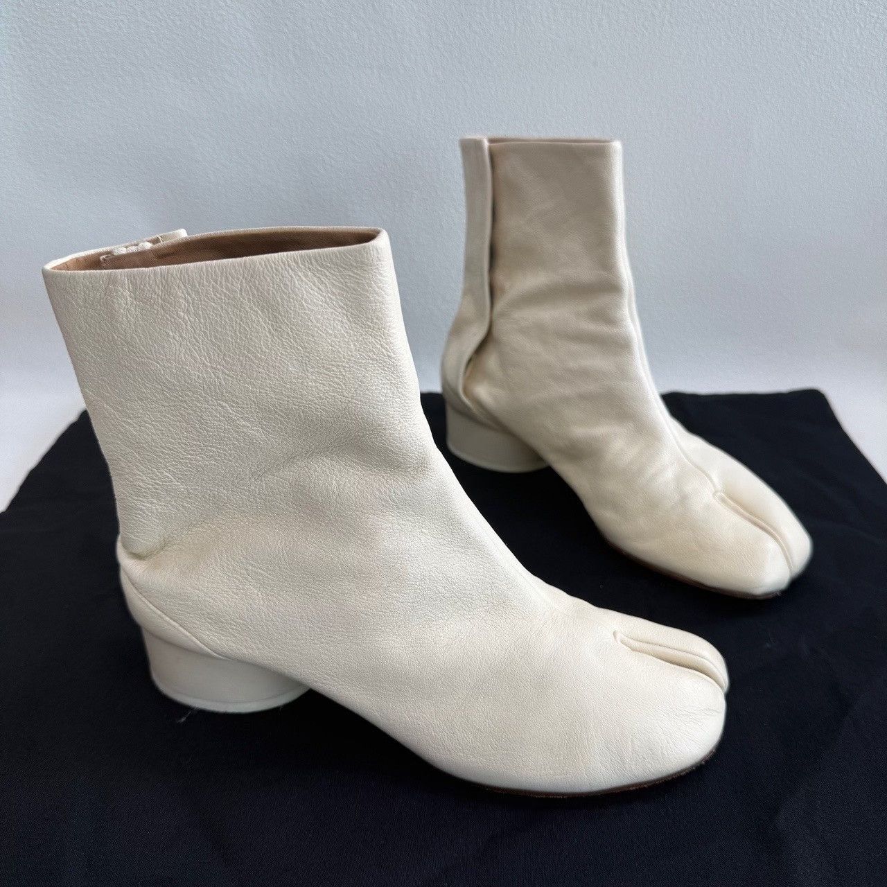 Maison Margiela Maison Margiela White Tabi Boots Size 35.5 Size US 5.5 / IT 35.5 - 4 Thumbnail