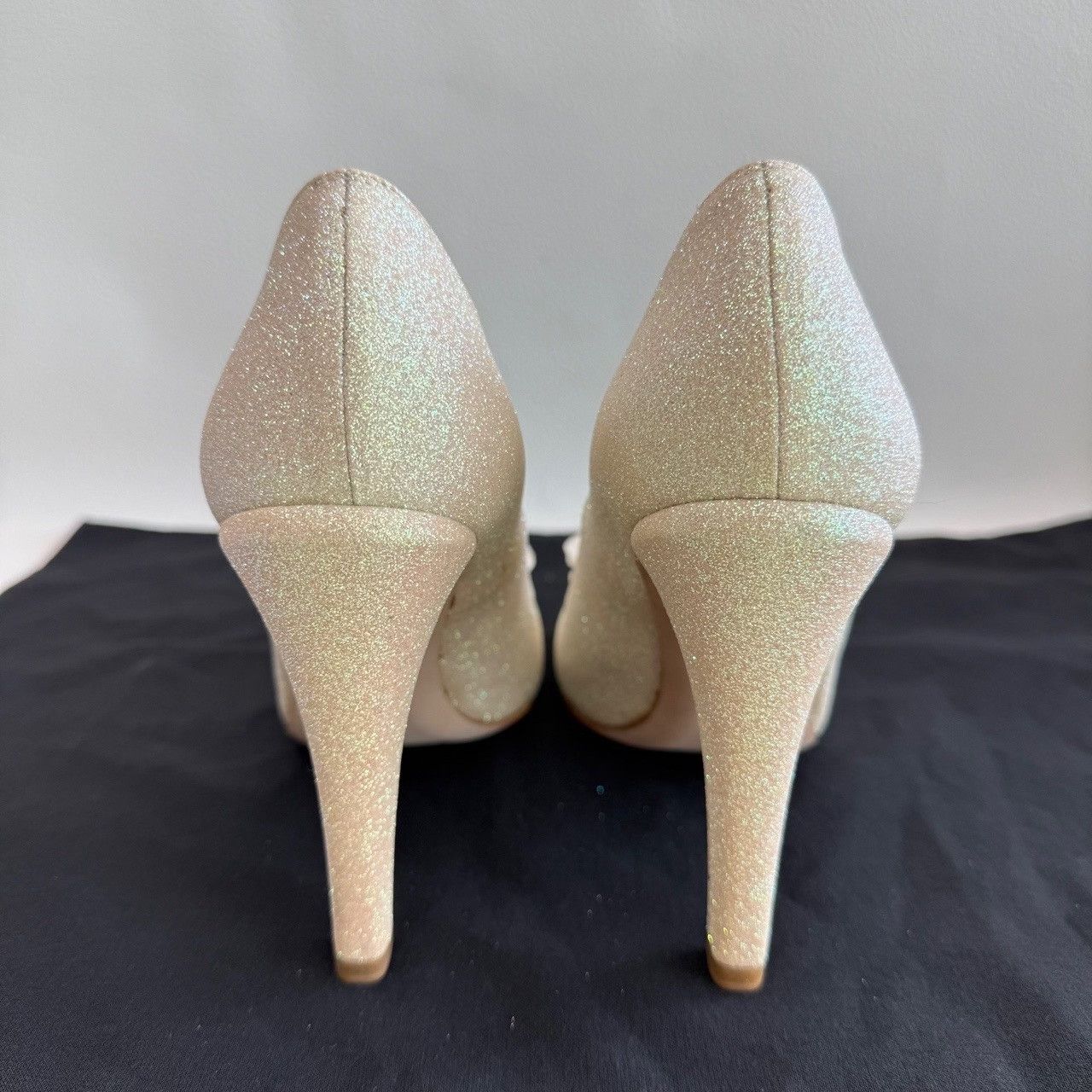 Chanel Chanel Glitter Camellia Heels Size 37.5 Size US 7.5 / IT 37.5 - 6 Thumbnail