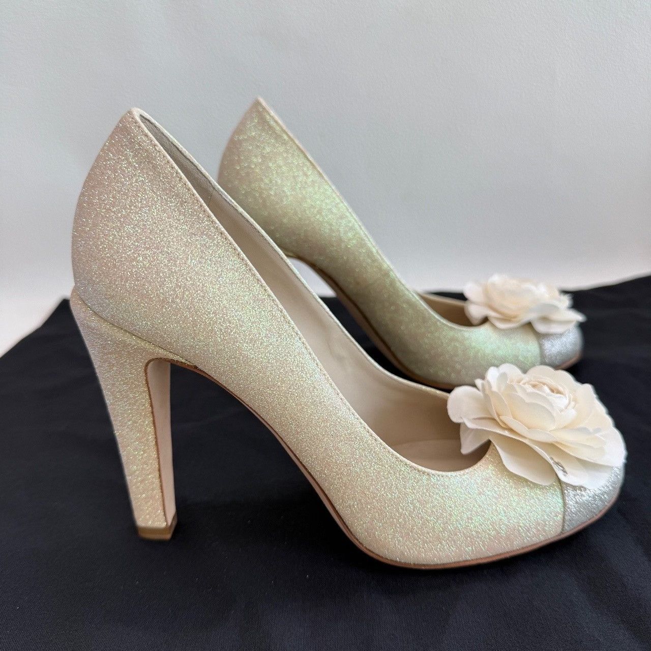 Chanel Chanel Glitter Camellia Heels Size 37.5 Size US 7.5 / IT 37.5 - 5 Thumbnail