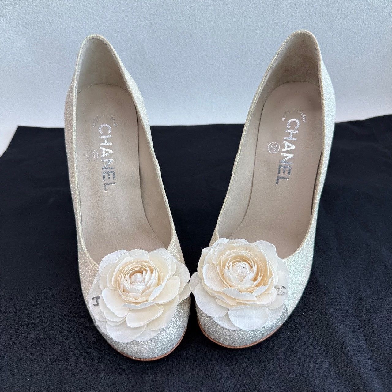 Chanel Chanel Glitter Camellia Heels Size 37.5 Size US 7.5 / IT 37.5 - 10 Thumbnail