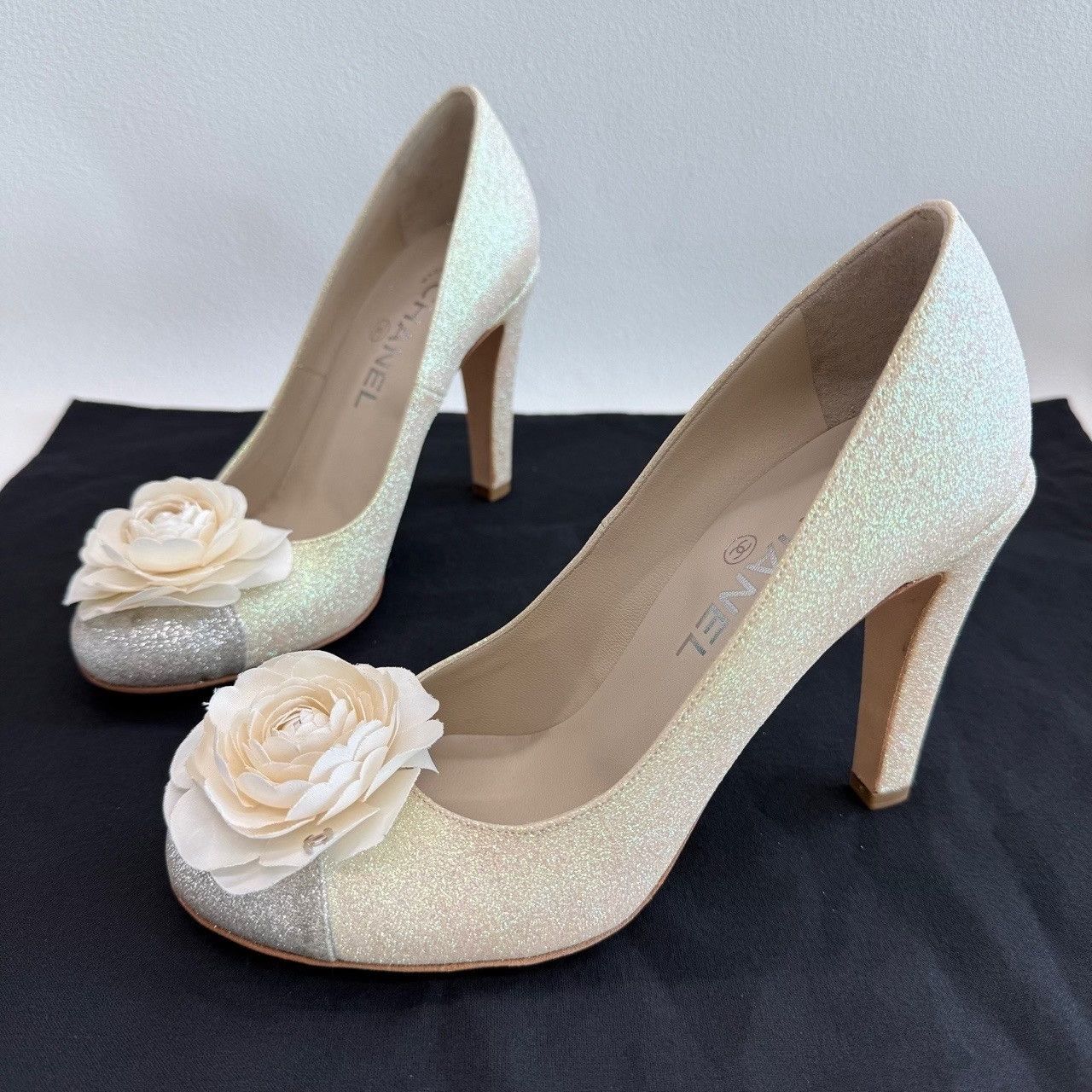 Chanel Chanel Glitter Camellia Heels Size 37.5 Size US 7.5 / IT 37.5 - 2 Thumbnail