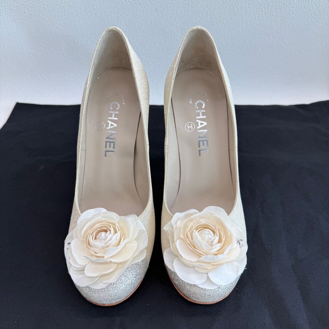 Chanel Chanel Glitter Camellia Heels Size 37.5 Size US 7.5 / IT 37.5 - 3 Thumbnail