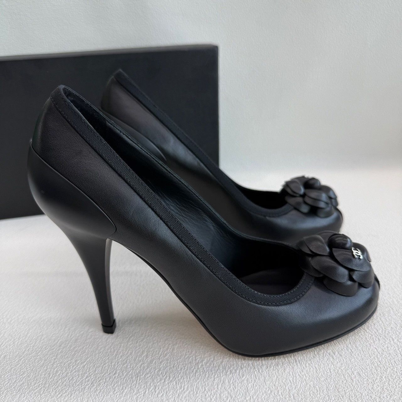 Chanel Chanel Camellia Black Leather Heels Size 36.5 Size US 6.5 / IT 36.5 - 6 Thumbnail