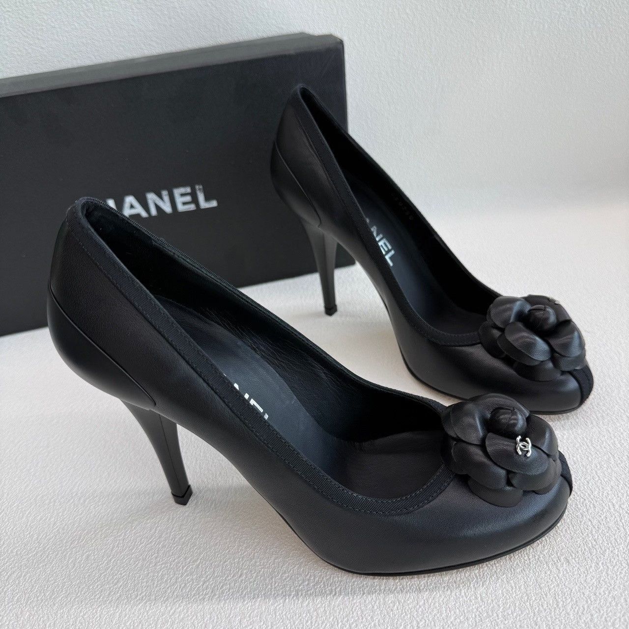 Chanel Chanel Camellia Black Leather Heels Size 36.5 Size US 6.5 / IT 36.5 - 5 Thumbnail