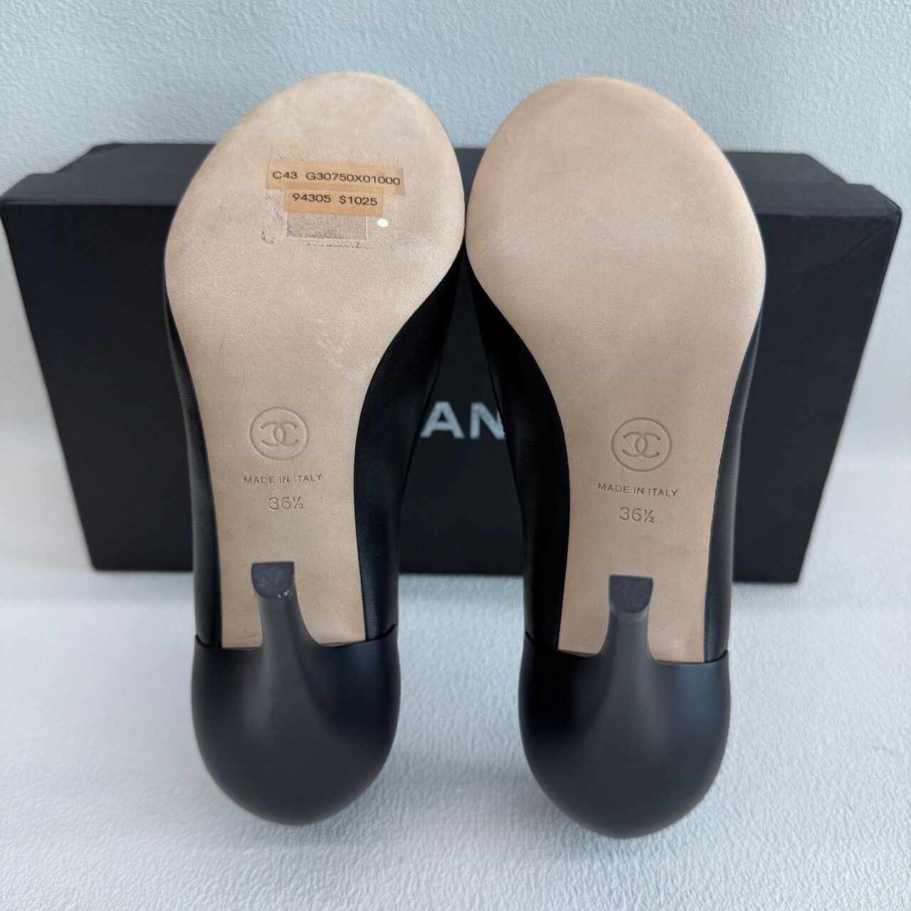 Chanel Chanel Camellia Black Leather Heels Size 36.5 Size US 6.5 / IT 36.5 - 9 Thumbnail