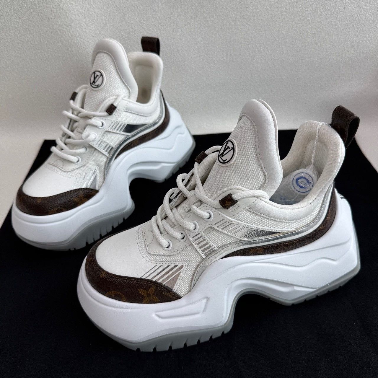 Louis Vuitton Louis Vuitton Archlight 2.0 Sneakers Size 35 Size US 5 / IT 35 - 2 Thumbnail