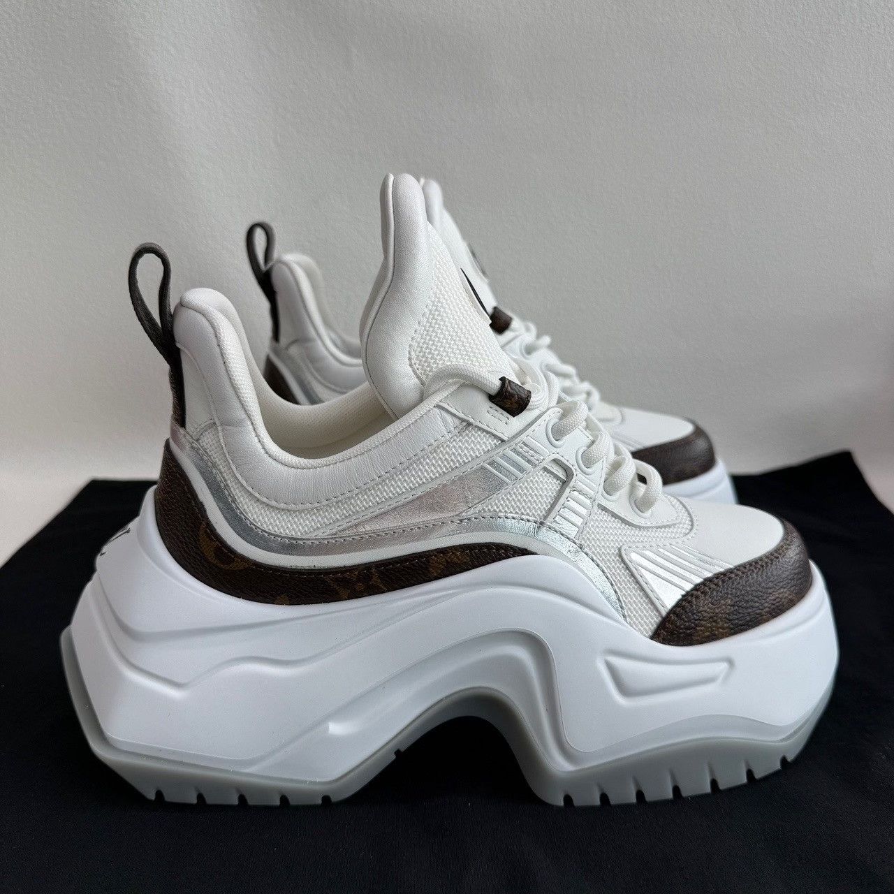 Louis Vuitton Louis Vuitton Archlight 2.0 Sneakers Size 35 Size US 5 / IT 35 - 5 Thumbnail