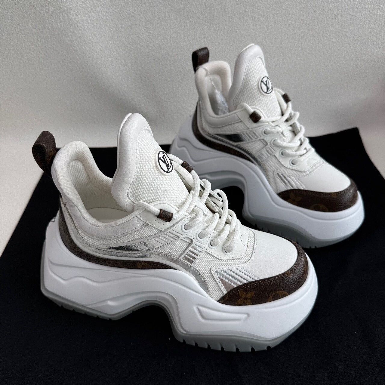 Louis Vuitton Louis Vuitton Archlight 2.0 Sneakers Size 35 Size US 5 / IT 35 - 4 Thumbnail