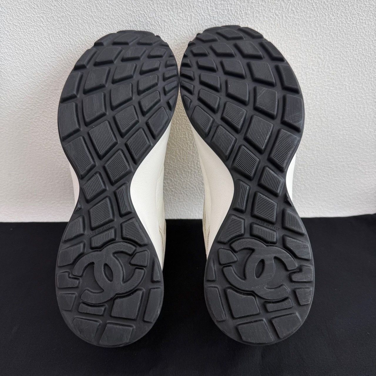 Chanel Chanel White Leather Low-Top Sneakers Size 38 Size US 8 / IT 38 - 8 Thumbnail