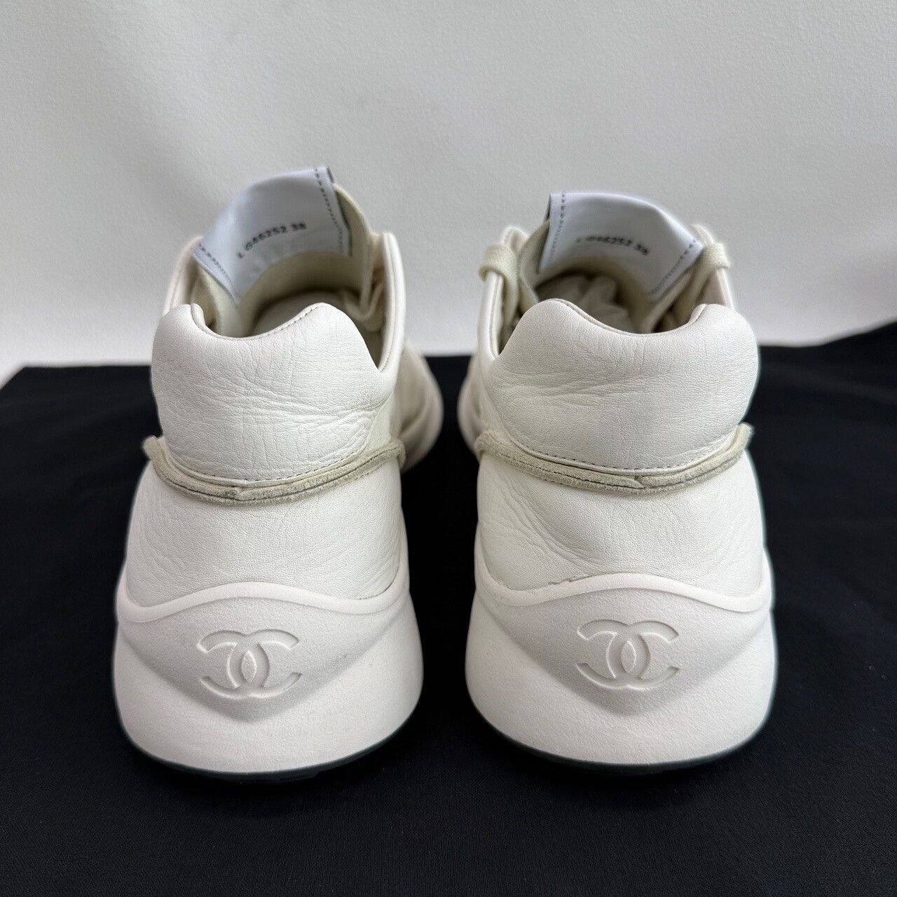Chanel Chanel White Leather Low-Top Sneakers Size 38 Size US 8 / IT 38 - 6 Thumbnail