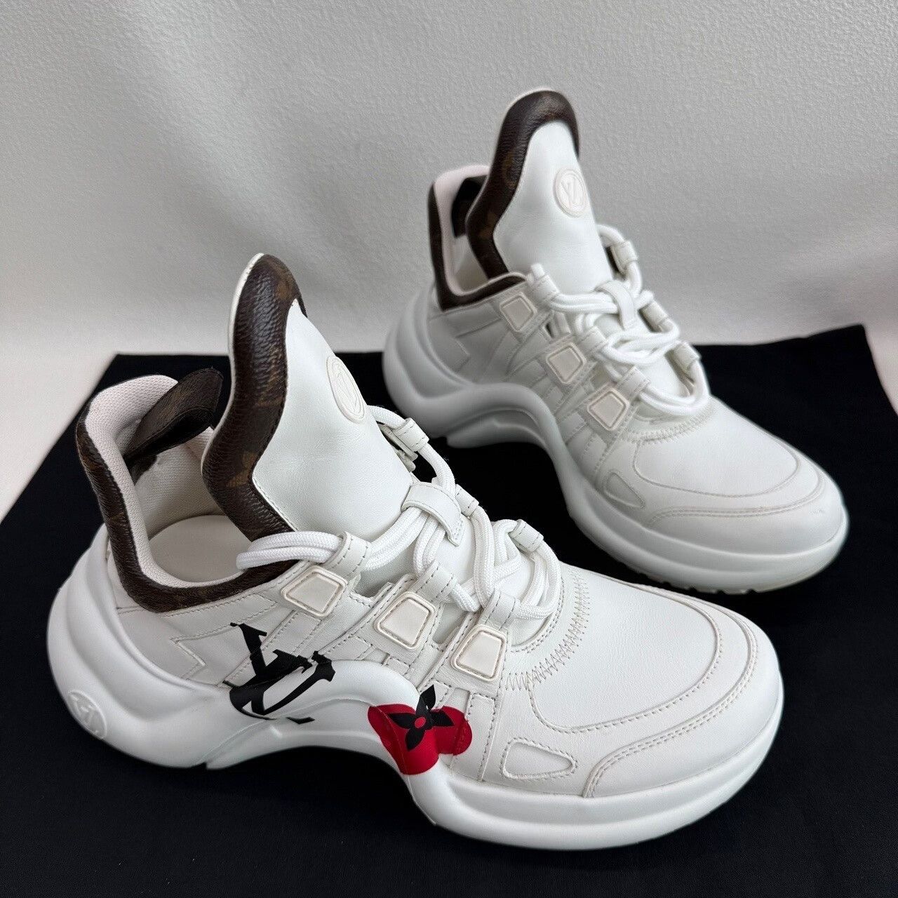 Louis Vuitton Louis Vuitton Archlight Heart Sneakers Size 36.5 Size US 6.5 / IT 36.5 - 4 Thumbnail