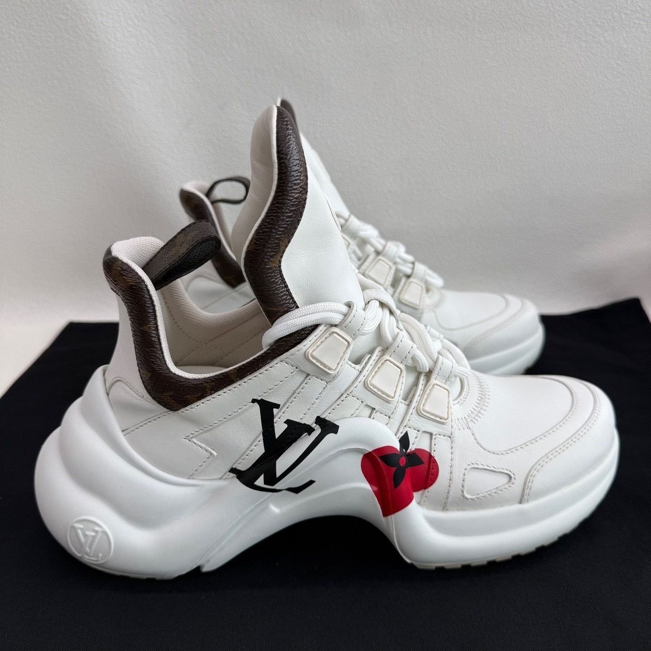 Louis Vuitton Louis Vuitton Archlight Heart Sneakers Size 36.5 Size US 6.5 / IT 36.5 - 5 Thumbnail