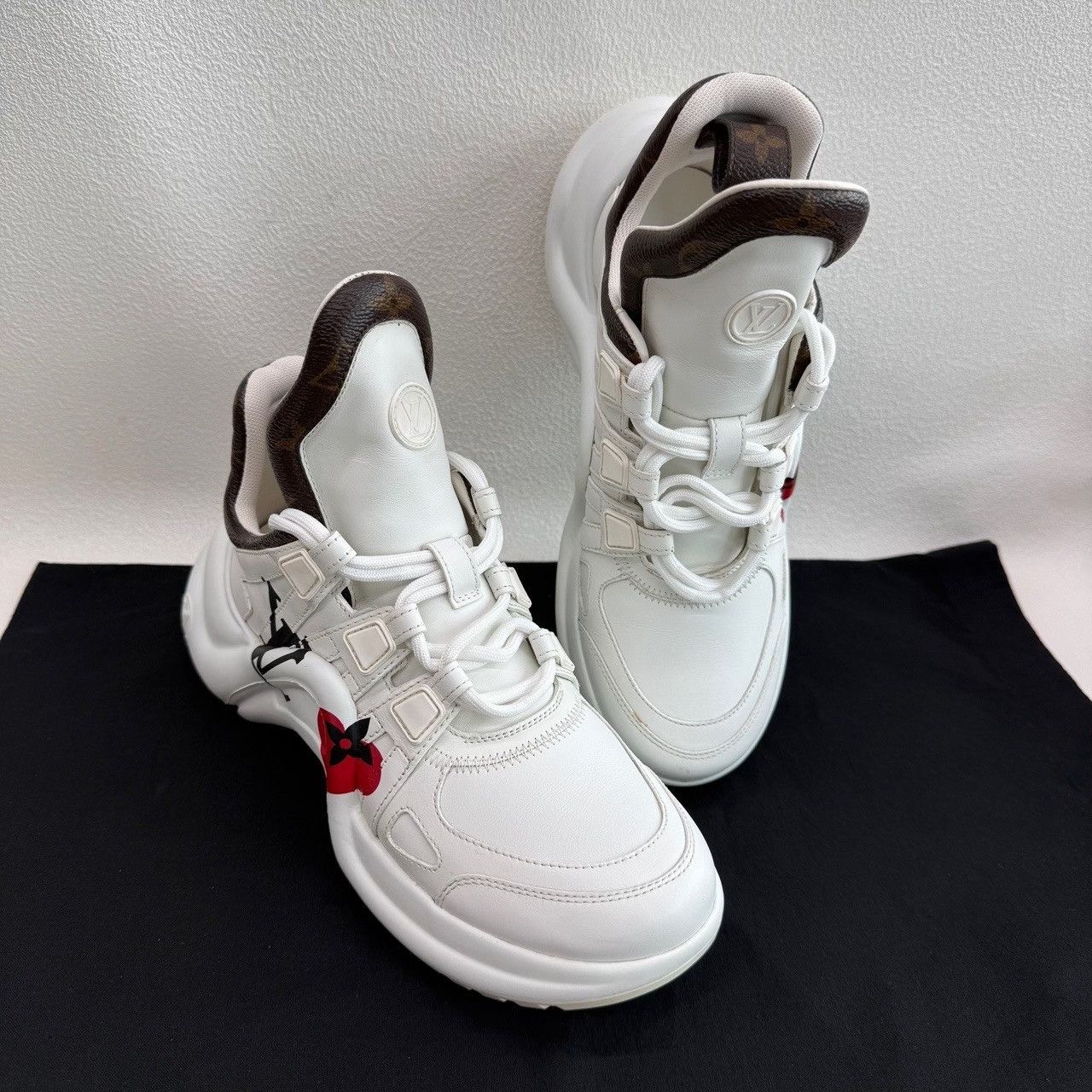 Louis Vuitton Louis Vuitton Archlight Heart Sneakers Size 36.5 Size US 6.5 / IT 36.5 - 9 Thumbnail