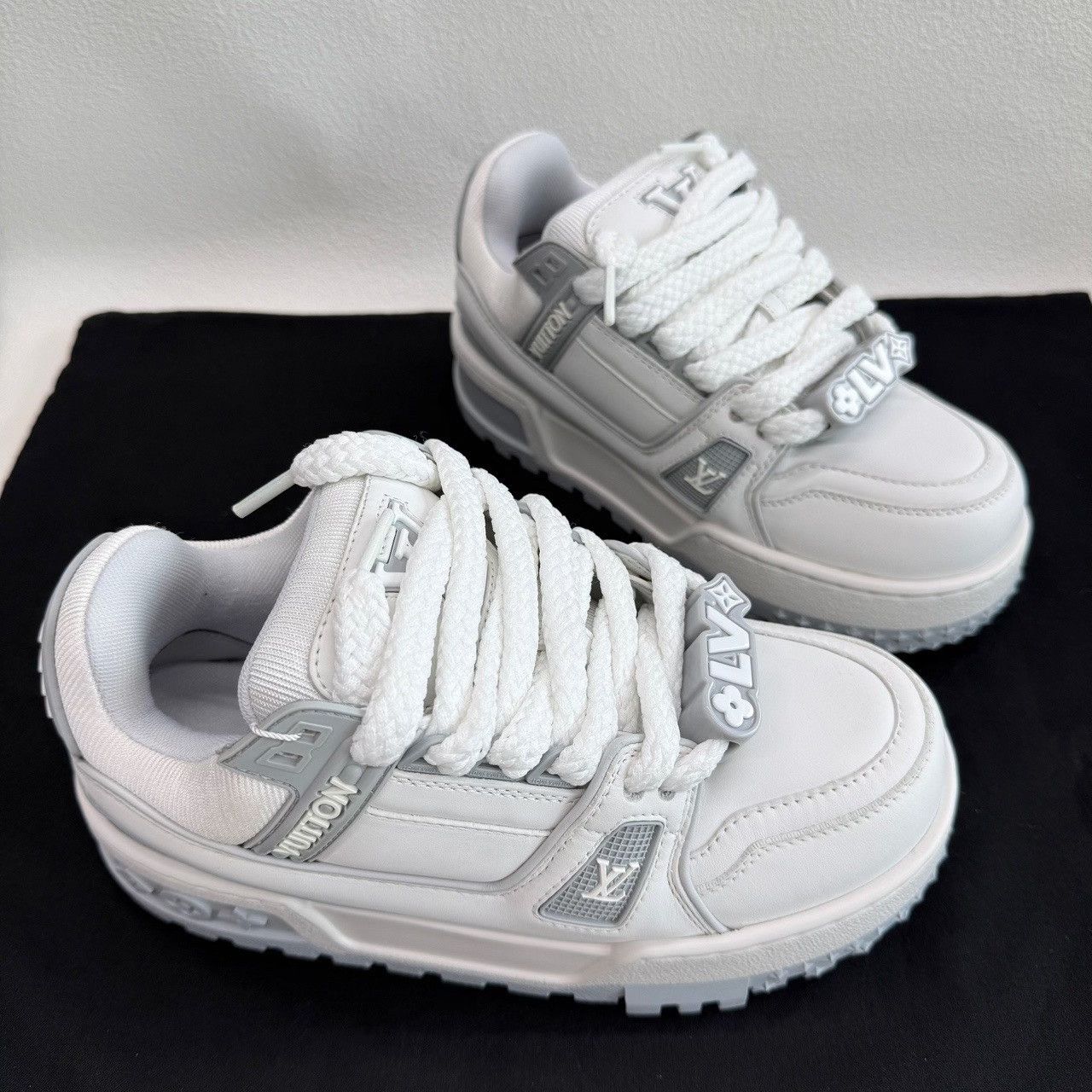 Louis Vuitton Louis Vuitton Trainer Maxi Sneakers Size 34 Size US 4 / IT 34 - 4 Thumbnail