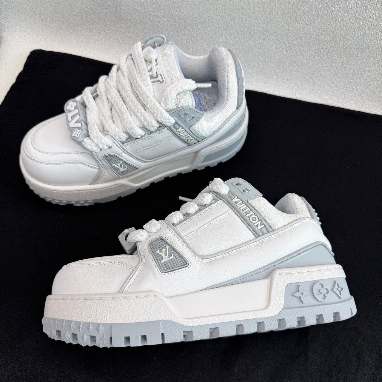 Louis Vuitton Louis Vuitton Trainer Maxi Sneakers Size 34 Size US 4 / IT 34 - 8 Thumbnail