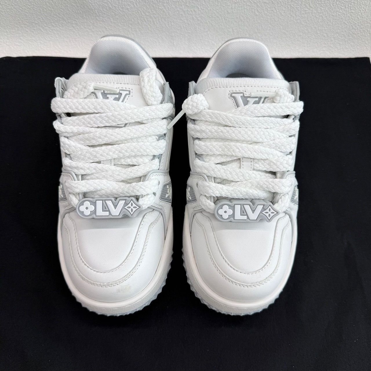 Louis Vuitton Louis Vuitton Trainer Maxi Sneakers Size 34 Size US 4 / IT 34 - 3 Thumbnail