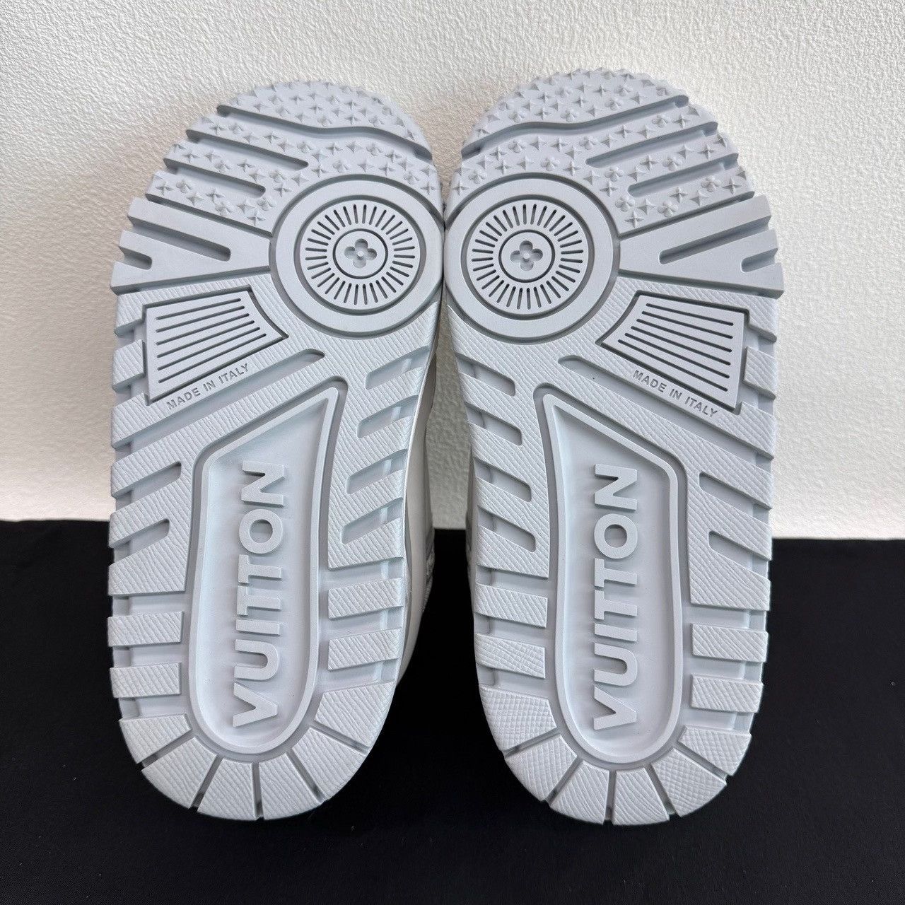 Louis Vuitton Louis Vuitton Trainer Maxi Sneakers Size 34 Size US 4 / IT 34 - 9 Thumbnail