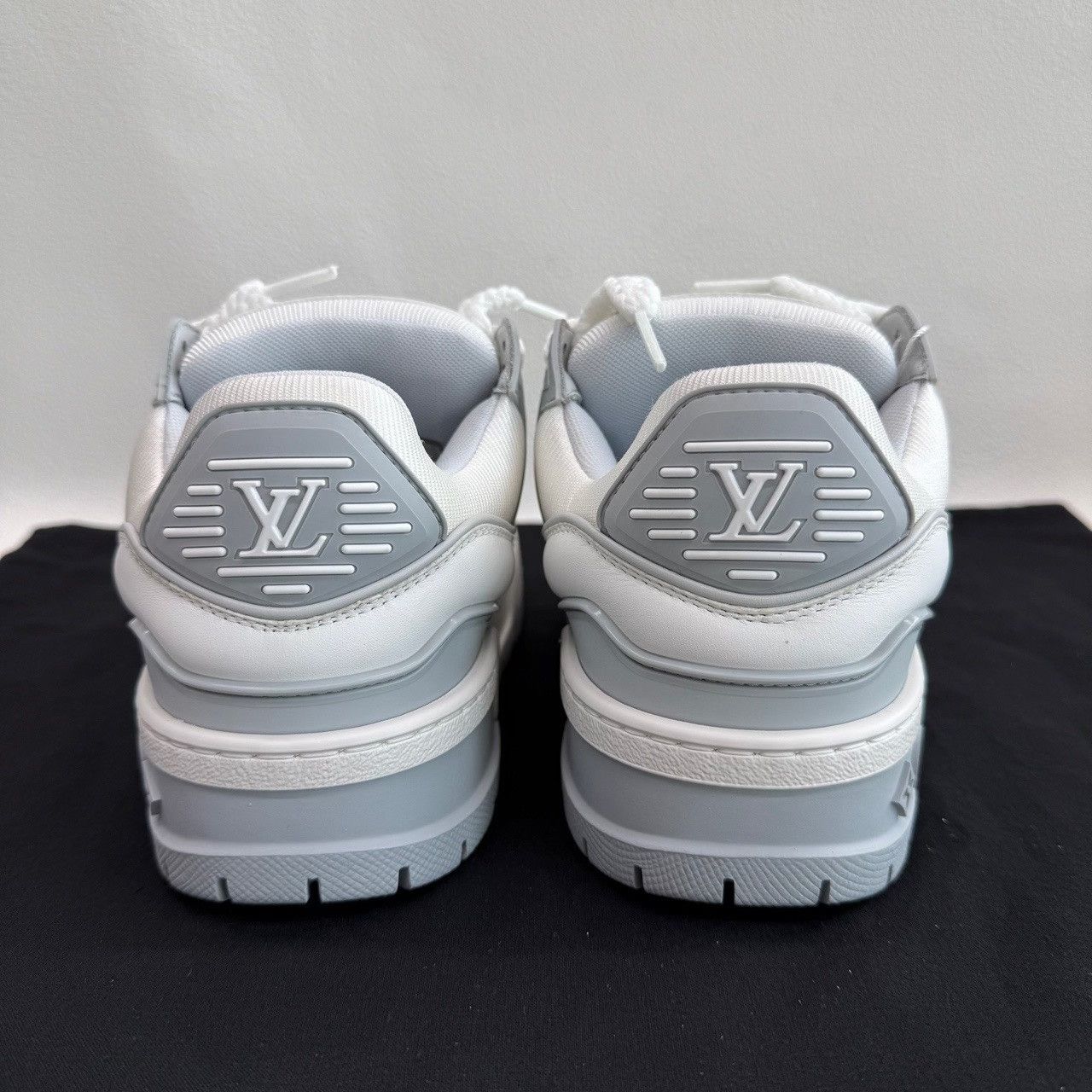 Louis Vuitton Louis Vuitton Trainer Maxi Sneakers Size 34 Size US 4 / IT 34 - 6 Thumbnail