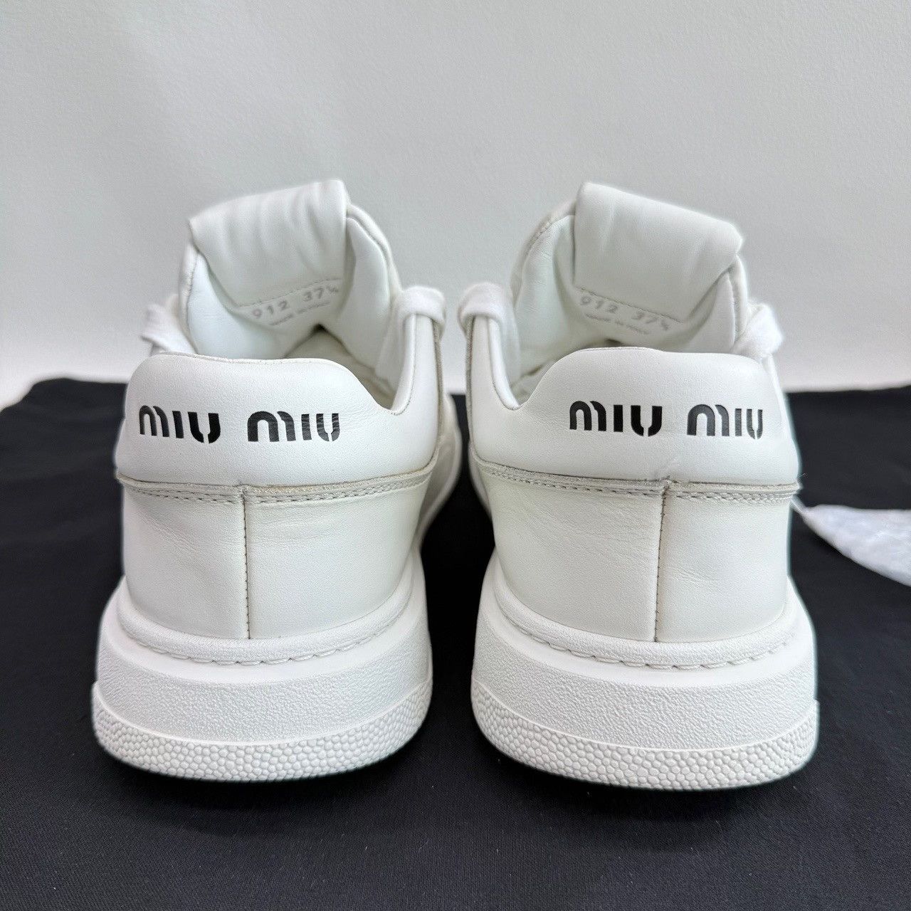 Miu Miu Miu Miu Leather Logo Low-Top Sneakers Size 37.5 Size US 7.5 / IT 37.5 - 6 Thumbnail