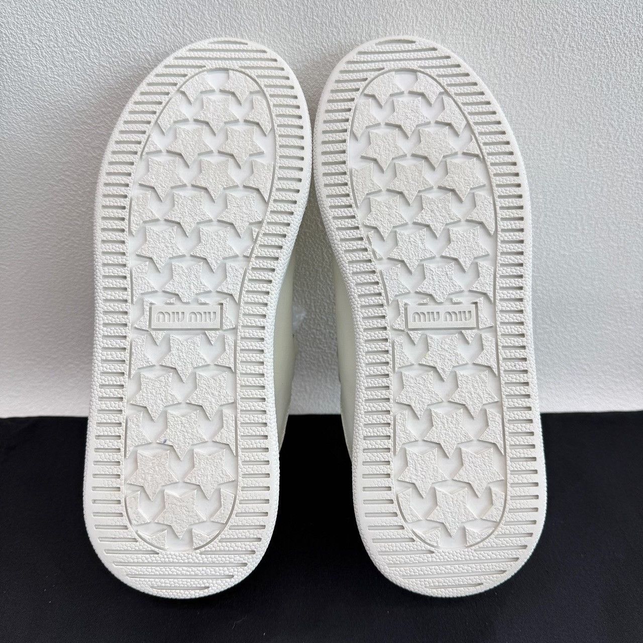 Miu Miu Miu Miu Leather Logo Low-Top Sneakers Size 37.5 Size US 7.5 / IT 37.5 - 8 Thumbnail