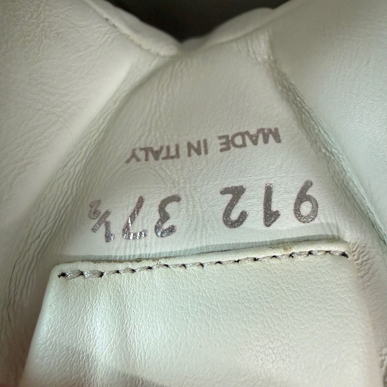 Miu Miu Miu Miu Leather Logo Low-Top Sneakers Size 37.5 Size US 7.5 / IT 37.5 - 7 Thumbnail