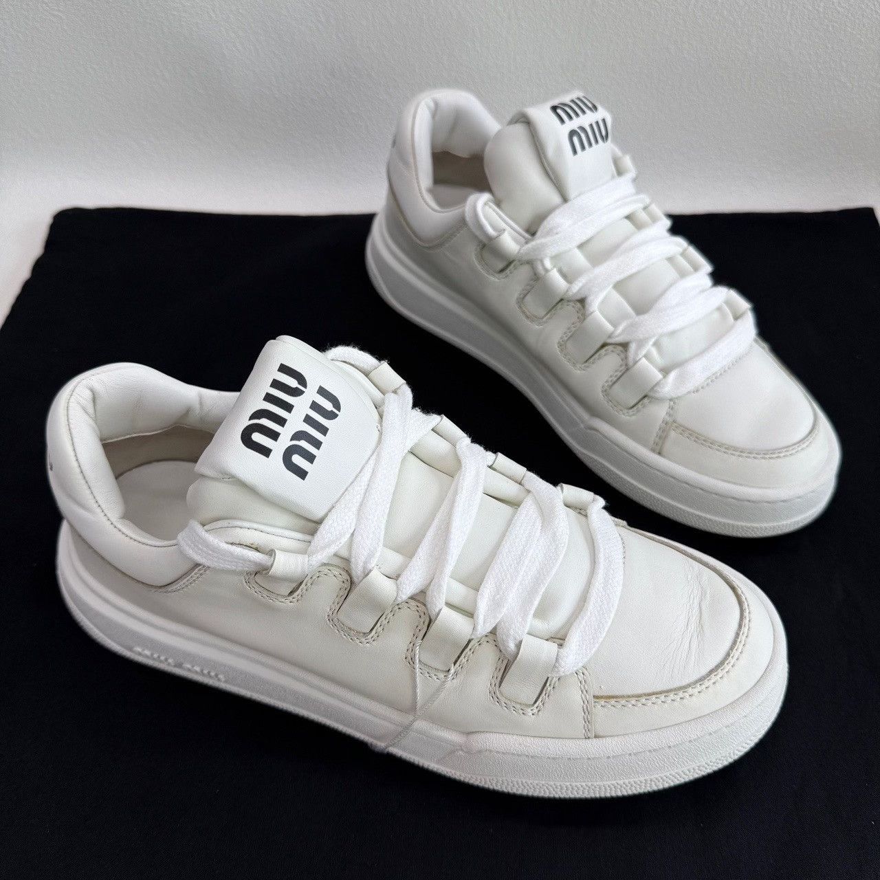Miu Miu Miu Miu Leather Logo Low-Top Sneakers Size 37.5 Size US 7.5 / IT 37.5 - 4 Thumbnail