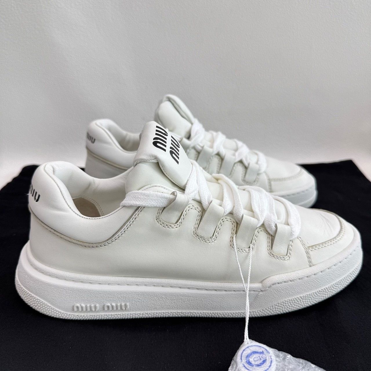 Miu Miu Miu Miu Leather Logo Low-Top Sneakers Size 37.5 Size US 7.5 / IT 37.5 - 5 Thumbnail