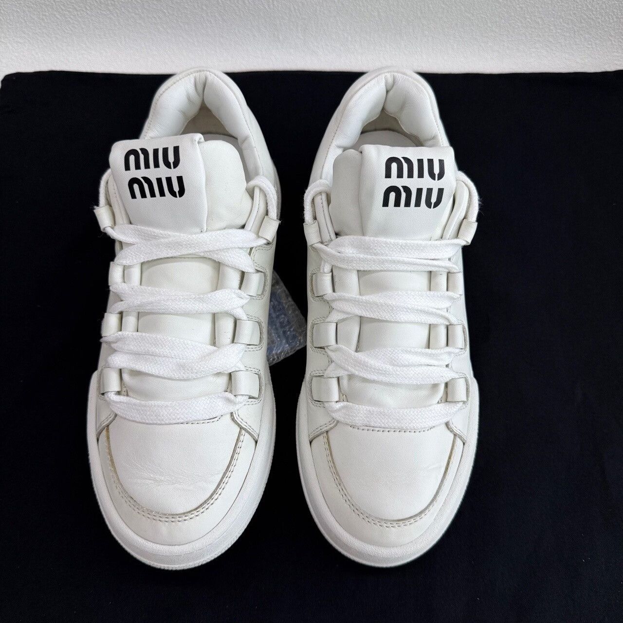 Miu Miu Miu Miu Leather Logo Low-Top Sneakers Size 37.5 Size US 7.5 / IT 37.5 - 3 Thumbnail